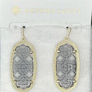 NWOT, Kendra Scott black mesh and gold earrings.